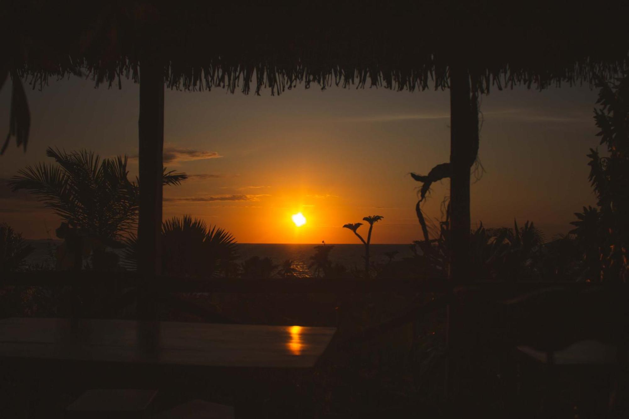 Coucher De Soleil 阿姆巴托洛阿卡 外观 照片