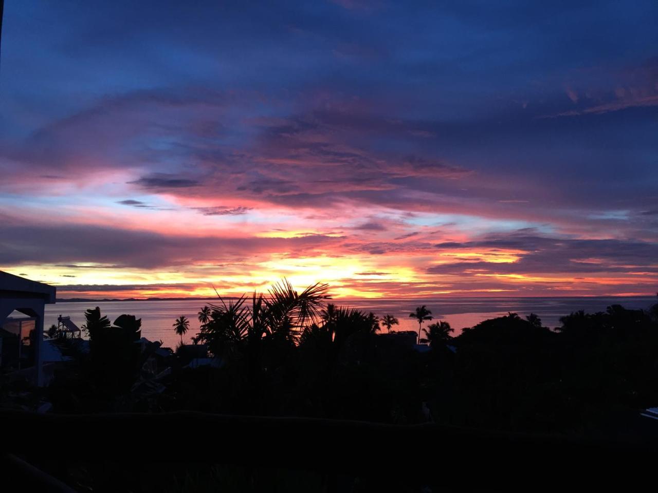 Coucher De Soleil 阿姆巴托洛阿卡 外观 照片