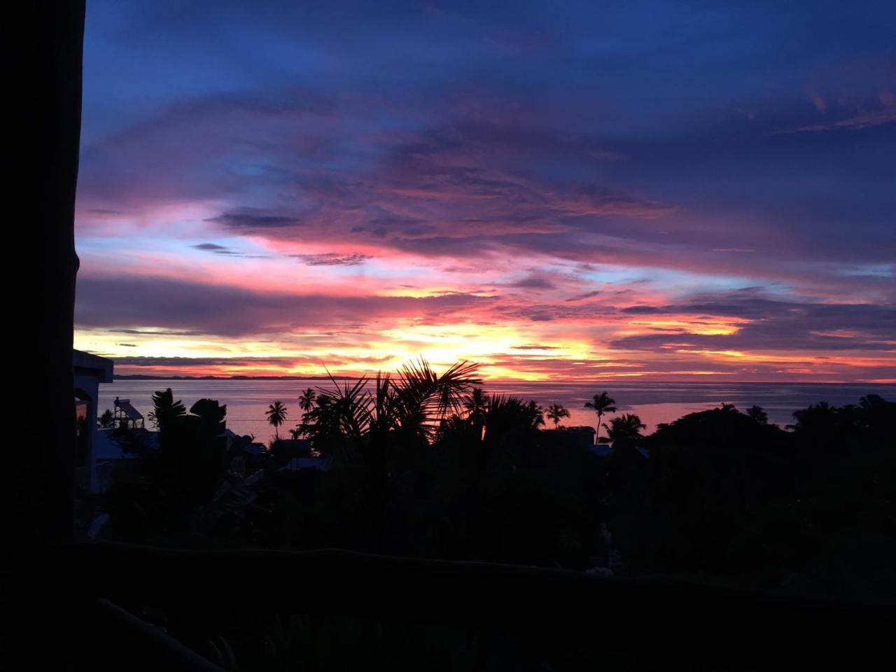 Coucher De Soleil 阿姆巴托洛阿卡 外观 照片